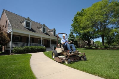 summer lawn care mulching grass clippings