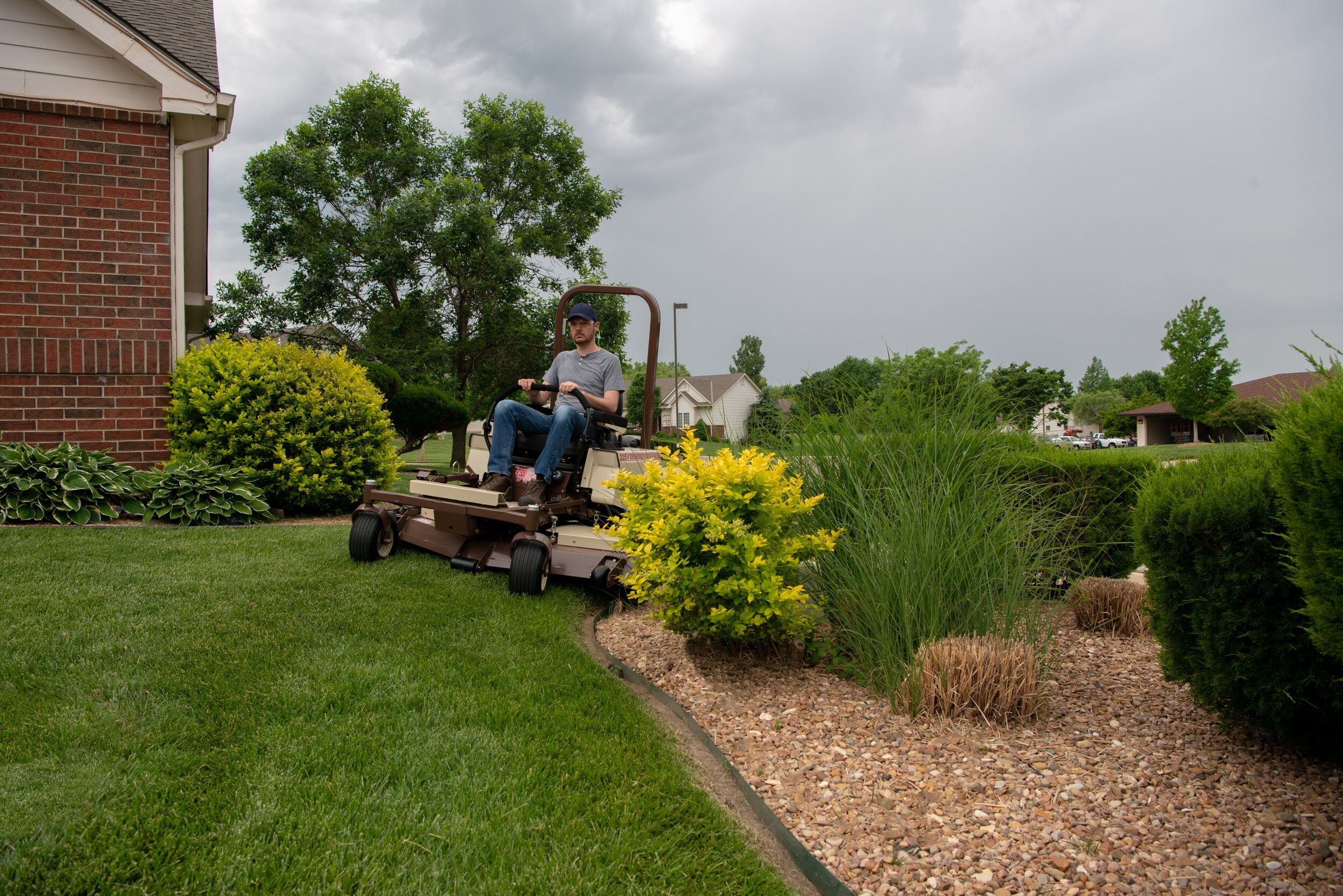 How to manicure your lawn like a professional