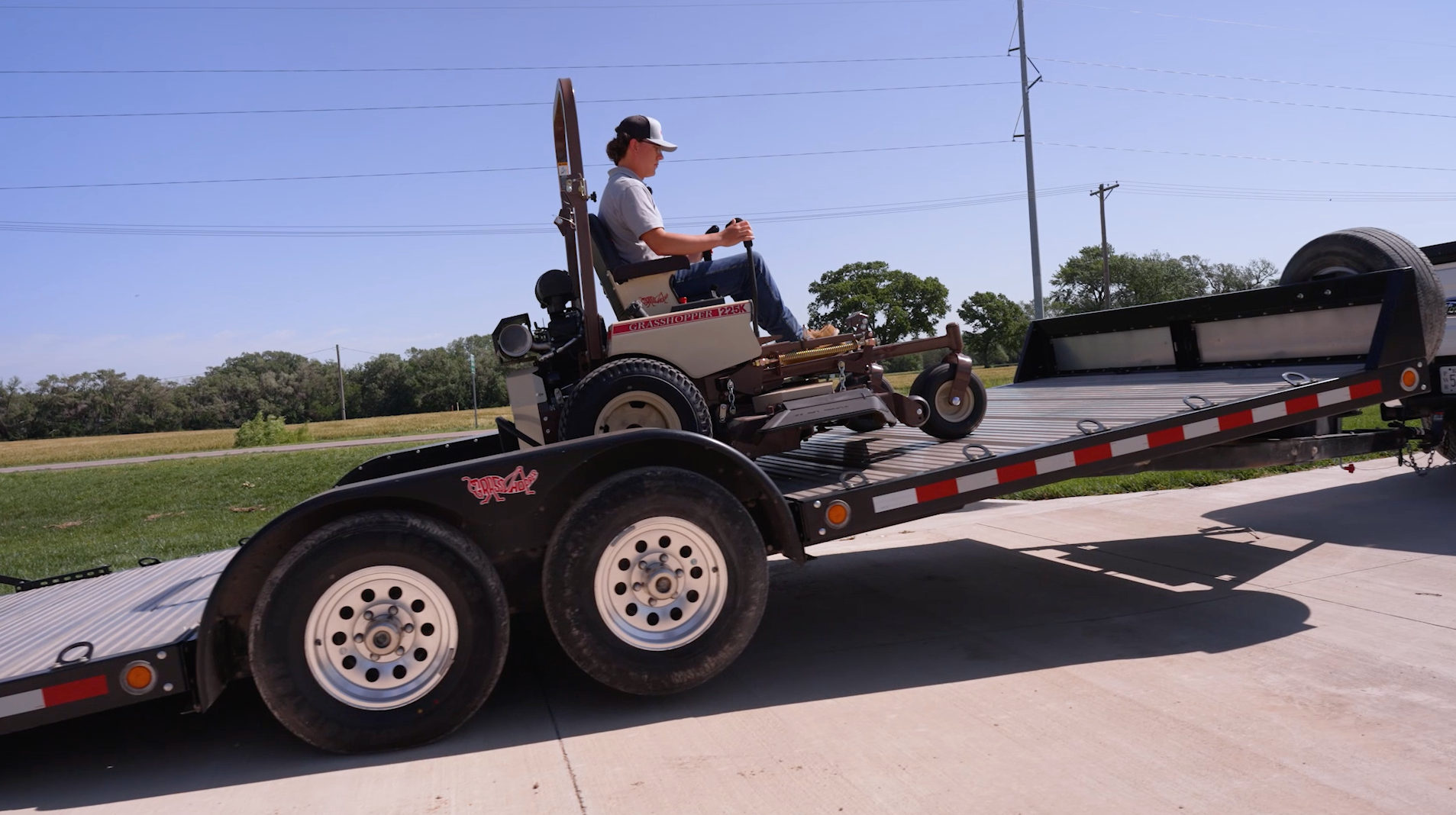 Safe trailer onboarding for every type of mower